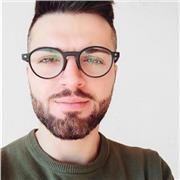 Docente di pianoforte impartisce lezioni di strumento e/o teoria musicale e solfeggio